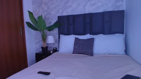 Snapshot of _mishell chatting on 11.15.25 Mishell online show from 11.15.25