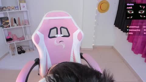 Hanna  Idependent Model   online show from 01.30.25