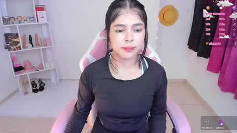 Hanna  Idependent Model   online show from 02.20.25