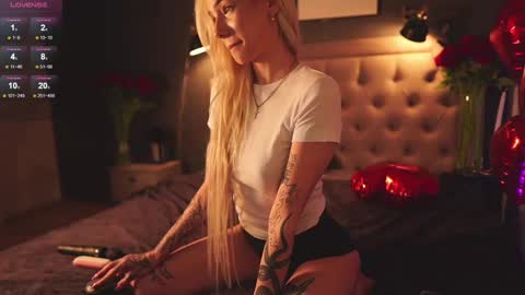 Snapshot of _miumiu_ chatting on 02.14.25 Sasha online show from 02.14.25