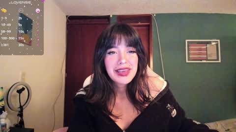 Snapshot of _moon_cake_ chatting on 02.05.25 Next stream 950 pm Colombia time xd online show from 02.05.25