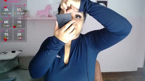 nahomi  online show from 10.31.25