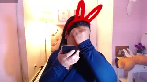 nahomi  online show from 12.15.25