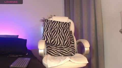 Naia Ross online show from 05.19.26