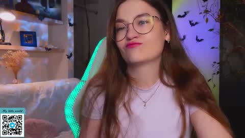 Snapshot of _nemalkovamia chatting on 10.26.25 Mia with a big heart  online show from 10.26.25
