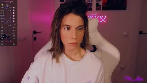 Snapshot of _ni_kiss chatting on 11.30.25 Nika online show from 11.30.25