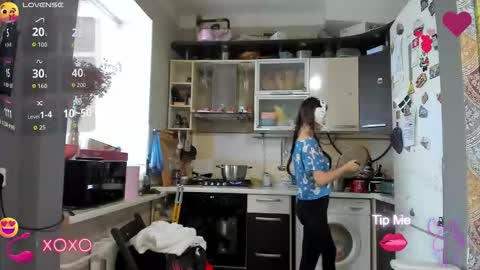 Nika online show from 10.31.25