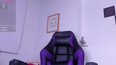 Snapshot of _noa_smith_ chatting on 12.20.25 Noa Smith online show from 12.20.25