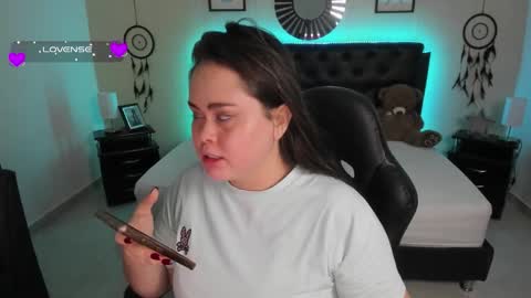 Snapshot of _oliviajoness chatting on 09.19.25 Olivia jones online show from 09.19.25