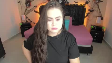 Snapshot of _oliviajoness chatting on 10.15.25 Olivia jones online show from 10.15.25