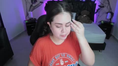 Snapshot of _oliviajoness chatting on 10.18.25 Olivia jones online show from 10.18.25