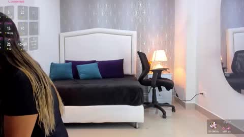 Snapshot of _peach1_ chatting on 12.19.25 peach1 online show from 12.19.25