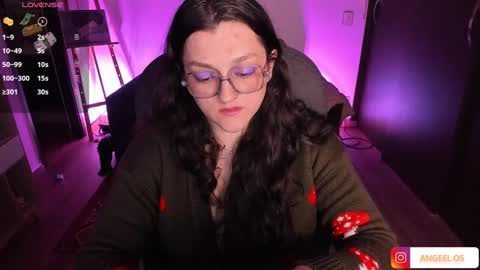 Snapshot of _peach__ chatting on 01.06.25 violeta ig  online show from 01.06.25