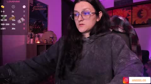 Snapshot of _peach__ chatting on 01.12.25 violeta ig  online show from 01.12.25