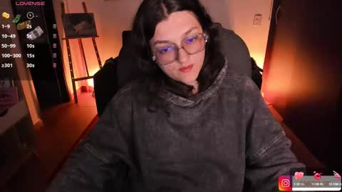 Snapshot of _peach__ chatting on 02.11.25 violeta ig  online show from 02.11.25