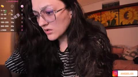 Snapshot of _peach__ chatting on 03.01.25 violeta ig  online show from 03.01.25