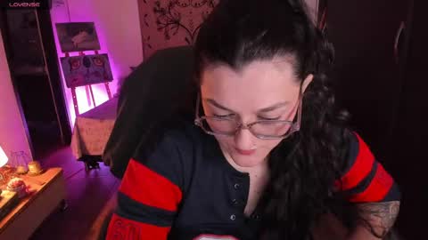 Snapshot of _peach__ chatting on 05.30.26 violeta ig online show from 05.30.26