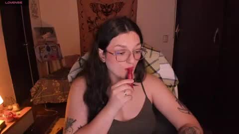 Snapshot of _peach__ chatting on 06.24.26 violeta ig online show from 06.24.26
