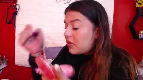 Laura online show from 12.17.25