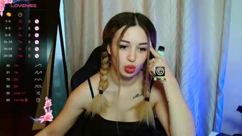 Snapshot of _pretty_cherry_ chatting on 10.05.25 _pretty_cherry_ online show from 10.05.25