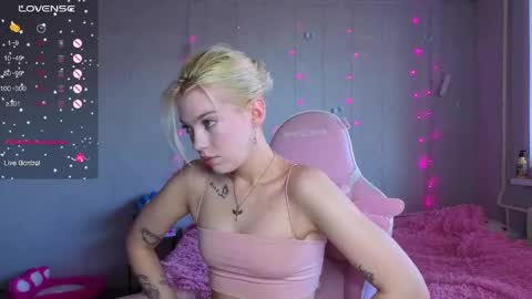 Snapshot of _pretty_ladies_ chatting on 06.07.26 Ellie and Nika online show from 06.07.26