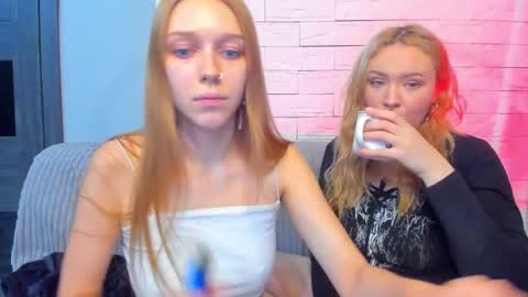 Snapshot of _prettybaby_ chatting on 12.15.25 _prettybaby_ online show from 12.15.25