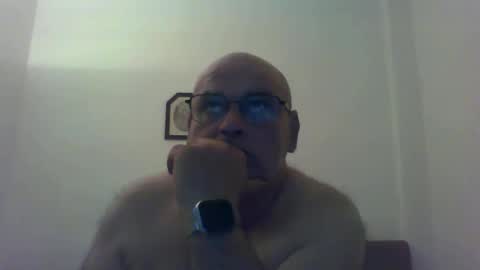 Snapshot of _reyi chatting on 05.19.26 REY online show from 05.19.26