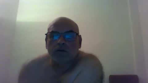 Snapshot of _reyi chatting on 05.19.26 REY online show from 05.19.26