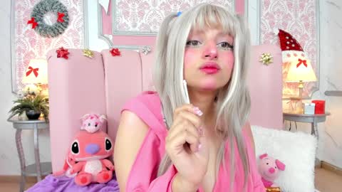 Snapshot of _saakuraa_ chatting on 12.12.24 1430 2100 -5 online show from 12.12.24