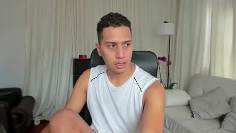 Snapshot of _sahhir chatting on 10.18.25 sair online show from 10.18.25