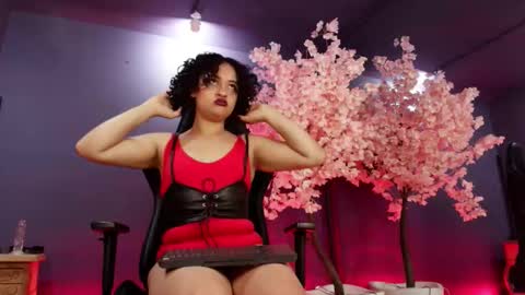 Snapshot of _sarahrose chatting on 11.10.25 Sara online show from 11.10.25