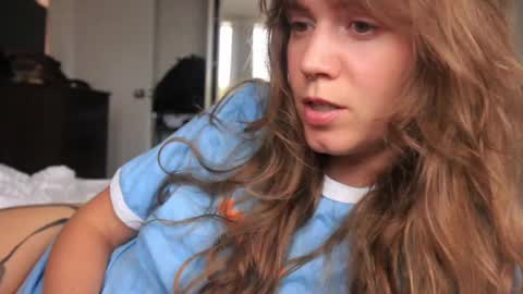 Snapshot of _sensualia_ chatting on 01.16.25 Lia online show from 01.16.25