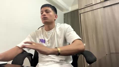 Juan Pablo-independent model online show from 02.13.25