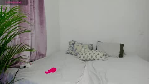 Snapshot of _sexy_star_ chatting on 03.08.25 E T H A N S T A R online show from 03.08.25