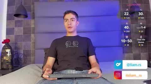 Snapshot of _simoon_ chatting on 09.13.25 simon online show from 09.13.25