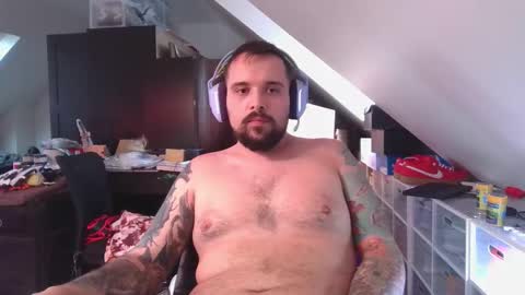 _smiley_bear27 online show from 10.12.25