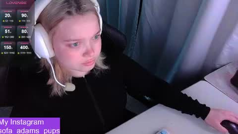 Snapshot of _sofia_adam_ chatting on 06.19.26 pups online show from 06.19.26