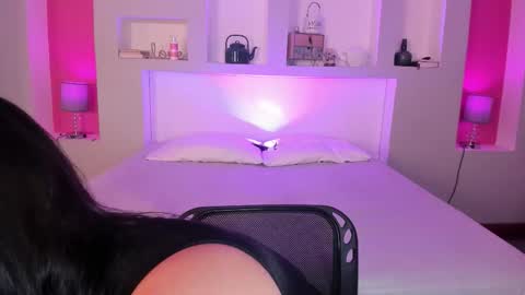 Snapshot of _sofiamiller chatting on 09.18.25 Sofia Miller online show from 09.18.25