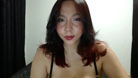 Snapshot of _sofiaparker_ chatting on 10.11.25 Sofia Parker online show from 10.11.25