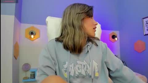 Sophie  online show from 03.25.26