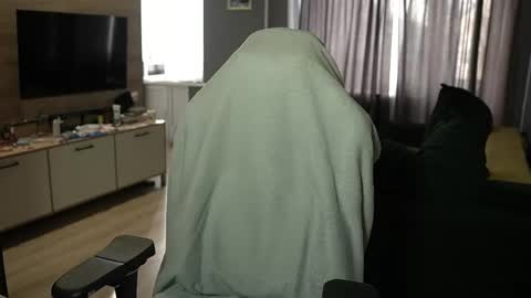 OLIVERpvt is open online show from 03.31.26