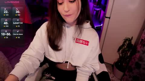 Snapshot of _sserendipityy_ chatting on 10.15.25 _sserendipityy_ online show from 10.15.25