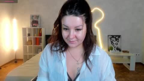 Snapshot of _still_her chatting on 12.04.25 Erica online show from 12.04.25