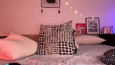 Snapshot of _swaa chatting on 11.04.25 Ann online show from 11.04.25