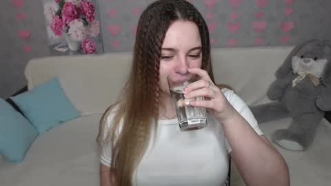 Snapshot of _sweet_lana_ chatting on 02.22.25 Lana online show from 02.22.25