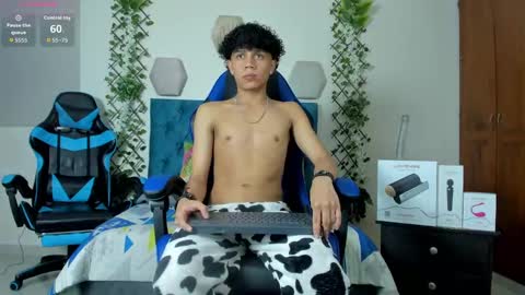 Snapshot of _taylor_black chatting on 10.07.25 Taylor online show from 10.07.25