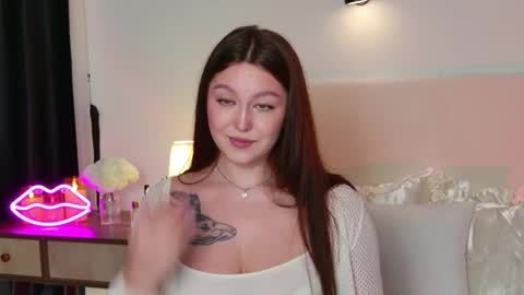 Snapshot of _tessa_may_ chatting on 10.28.25 _tessa_may_ online show from 10.28.25