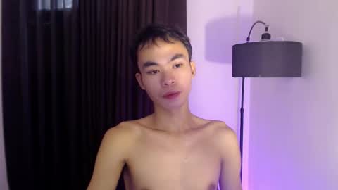 Snapshot of _urhotjessie_ chatting on 12.17.25 jessie online show from 12.17.25