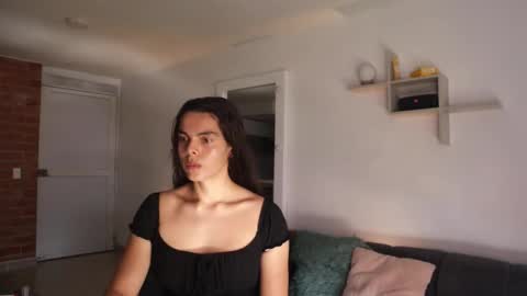 Snapshot of _vahos chatting on 10.15.25 Anastasia Vahos online show from 10.15.25