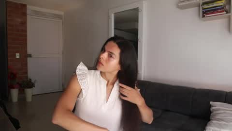 Anastasia Vahos online show from 05.25.26